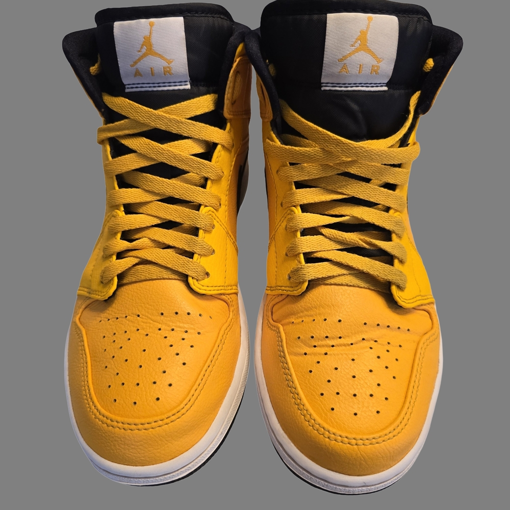 Jordan Men's Yellow Sneakers